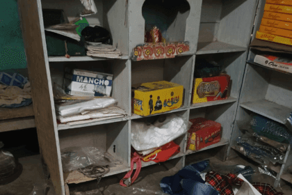 फुलपरास थाना क्षेत्र के सैनी चौक पर कपड़ा दुकान में चोरी, 50,000 नगद सहित रेडिमेड कपड़े गायब