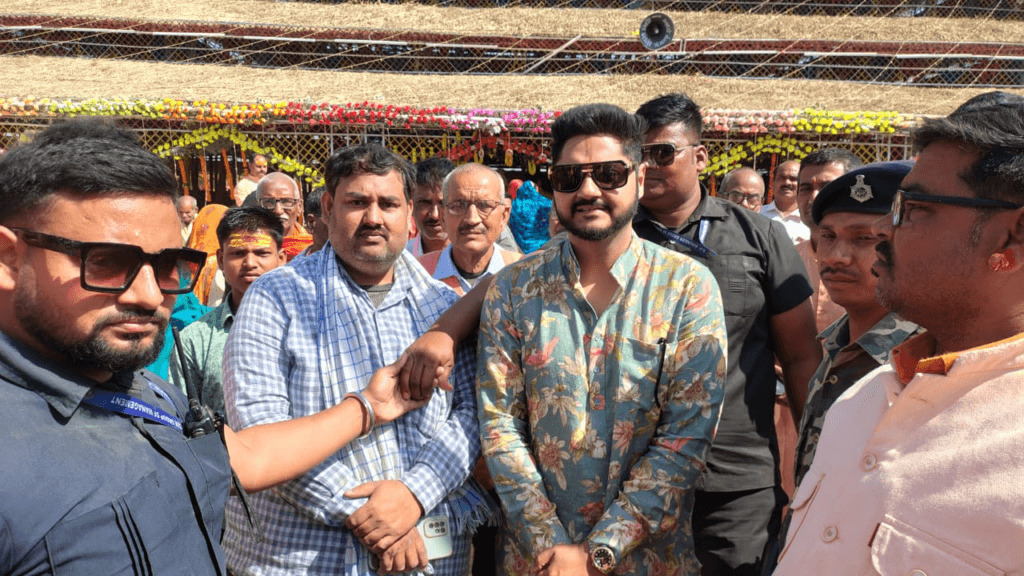 जगदीश नारायण ब्रह्मचर्याश्रम लगमा में आयोजित लक्षचण्डी एवं अतिविष्णु महायज्ञ में दरभंगा राज परिवार की उपस्थिति से दिव्य वातावरण