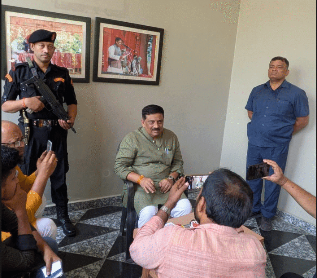 जनता को मिला अधिकार, विकास की नई राह पर बिहार – संजय झा