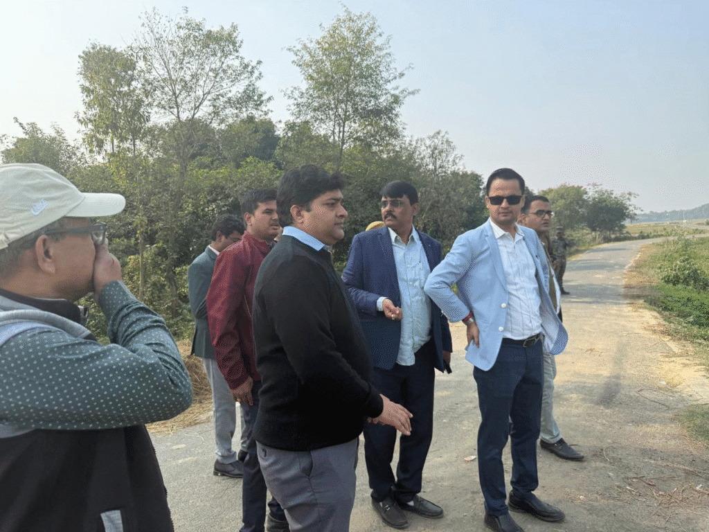 मधुबनी के जिलाधिकारी आनंद शर्मा ने क्षेत्र भ्रमण के दौरान कई विकास योजनाओं का किया निरीक्षण 14 मधुबनी के जिलाधिकारी आनंद शर्मा ने क्षेत्र भ्रमण के दौरान कई विकास योजनाओं का किया निरीक्षण