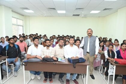 Ashok Choudhary College Class एएन कॉलेज में छात्रों को पढ़ाते हुए मंत्री