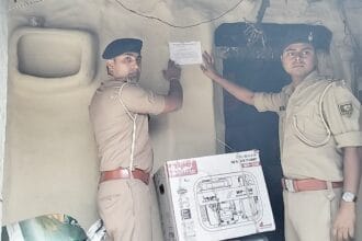खुटौना हत्या मामला फरार आरोपी इस्तेहार