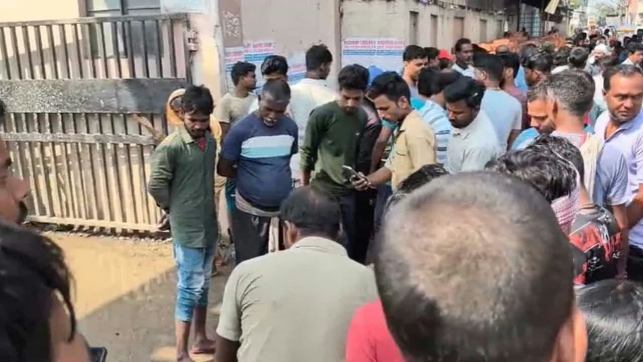 फारबिसगंज में पार्किंग विवाद में खूनी खेल: सत्तू विक्रेता ने पिकअप चालक का सिर काटा, भीड़ ने आरोपी को पीट - पीटकर मार डाला 11 फारबिसगंज डबल मर्डर 2026 पार्किंग विवाद सत्तू विक्रेता पिकअप चालक अररिया बिहार