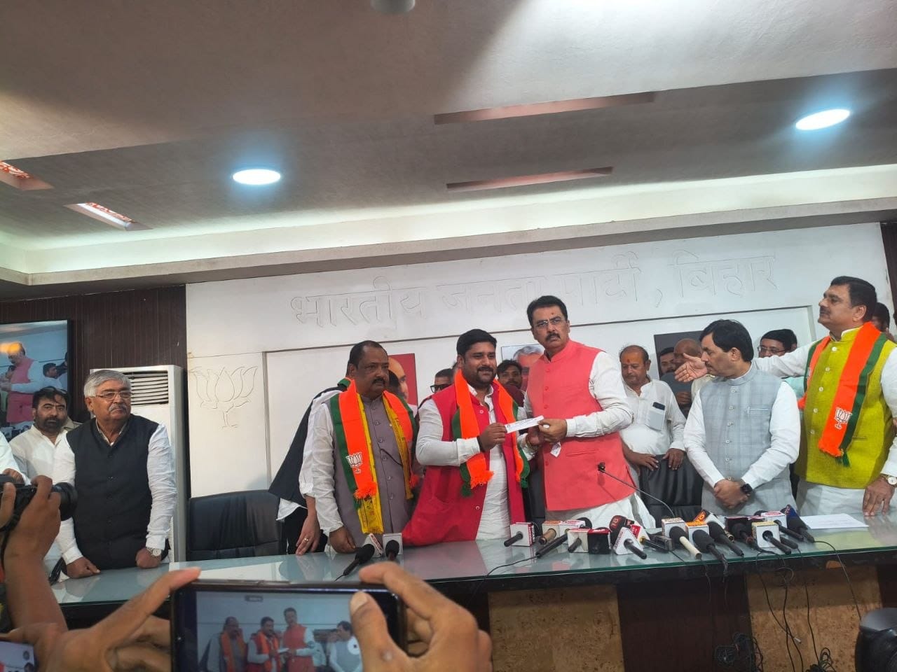 फुलपरास के राघव विकास सिंह भाजपा में शामिल
