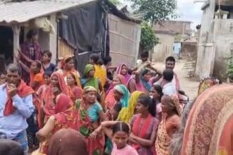 फुलपरास के अमौजा खड़गमा में जेसीबी के गड्ढे में डूबने से बच्ची की मौत