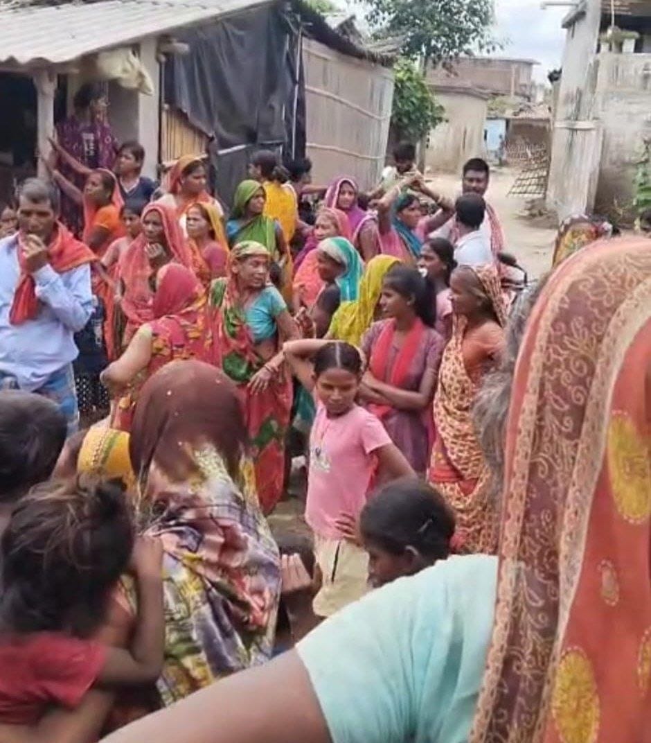 फुलपरास के अमौजा खड़गमा में जेसीबी के गड्ढे में डूबने से बच्ची की मौत