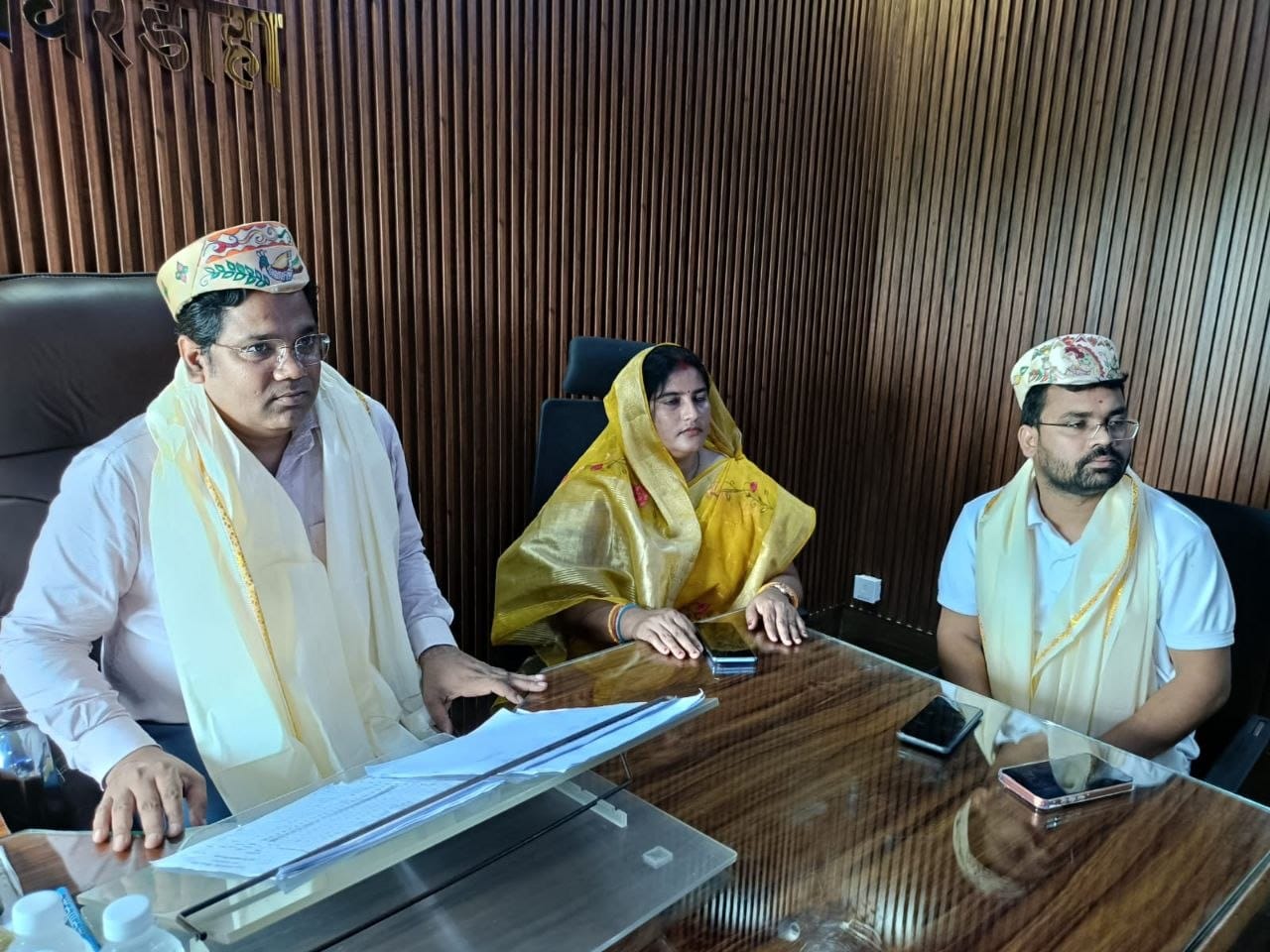 घोघरडीहा में सतीश कुमार ने प्रखंड विकास पदाधिकारी का पदभार संभाला 11 घोघरडीहा में प्रखंड विकास पदाधिकारी का पदभार ग्रहण करते सतीश कुमार