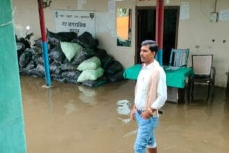 फुलपरास में बारिश के बाद जलजमाव