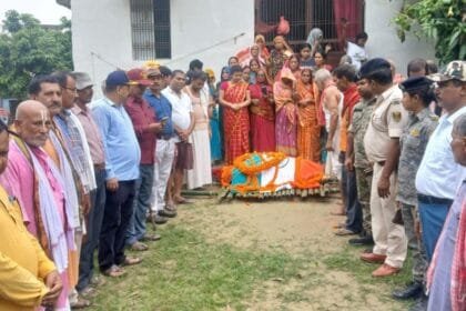 फुलपरास में पूर्व सैनिक महेंद्र नारायण कुंवर को सैन्य सम्मान के साथ अंतिम विदाई
