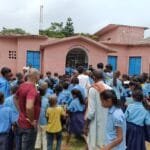 घोघरडीहा के बथनाहा विद्यालय में शिक्षक नहीं पहुंचे, बीआरसी का घेराव