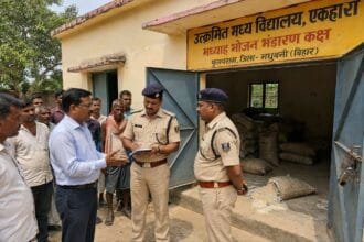 फुलपरास के एकहारा विद्यालय में चावल चोरी का मामला