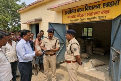 फुलपरास के एकहारा विद्यालय में चावल चोरी का मामला