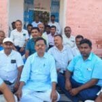 घोघरडीहा में बकाया वेतन और प्रोन्नति की मांग को लेकर शिक्षकों का धरना